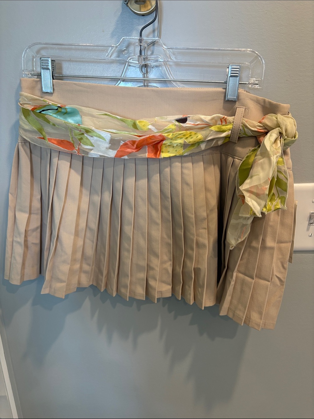 Y2K Pleated Sharagano Tan mini skirt NWT